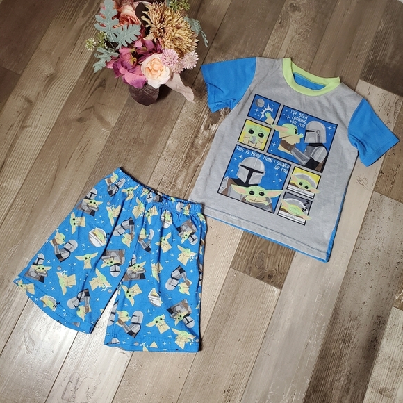 Baby Yoda Boys Pajamas Star Wars The Mandalorian Shirt Shorts Set Size XS EUC - Picture 9 of 9